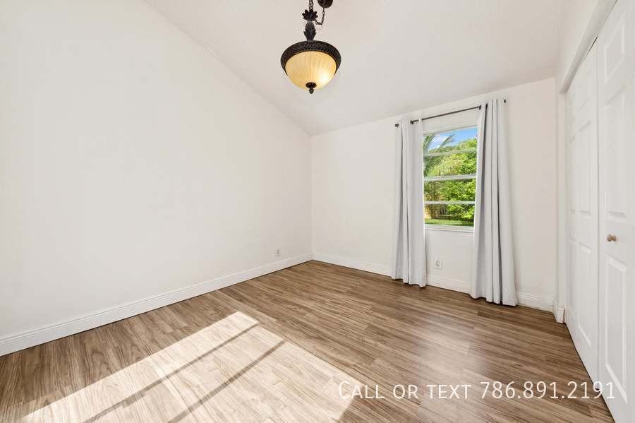 463 Nw 47th Ter - Photo 2 of 12