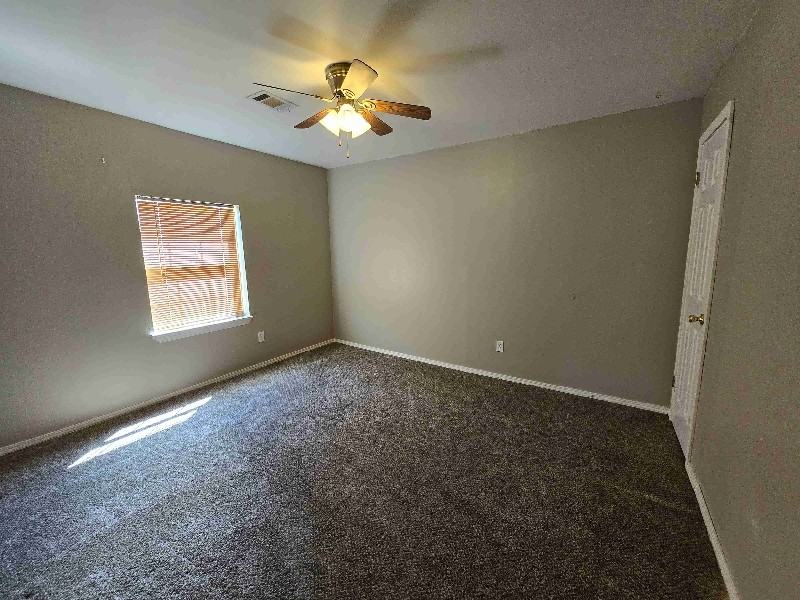 1029 Ne 3rd St - Photo 2 of 10