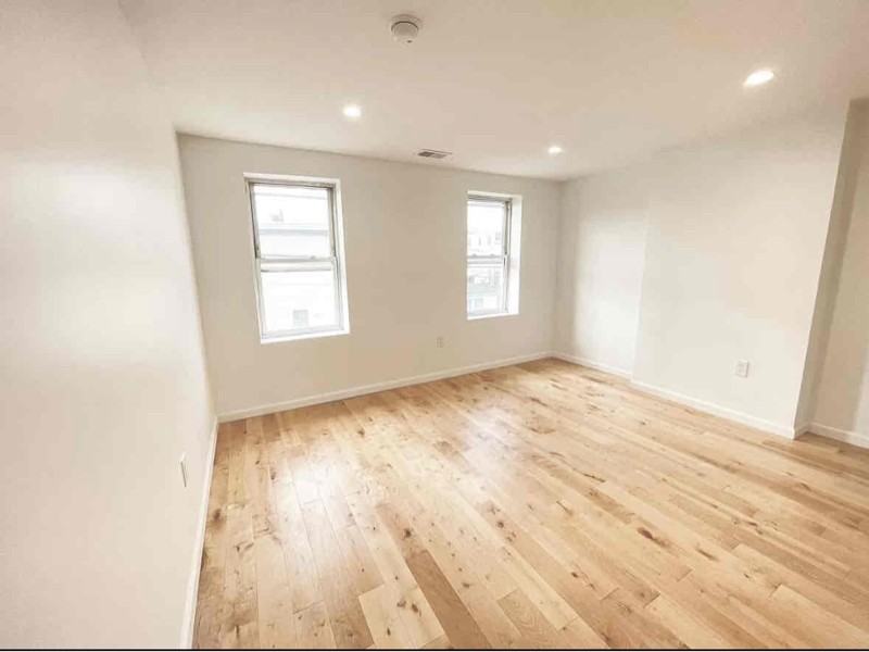 2457 Gaul St - Photo 4 of 8