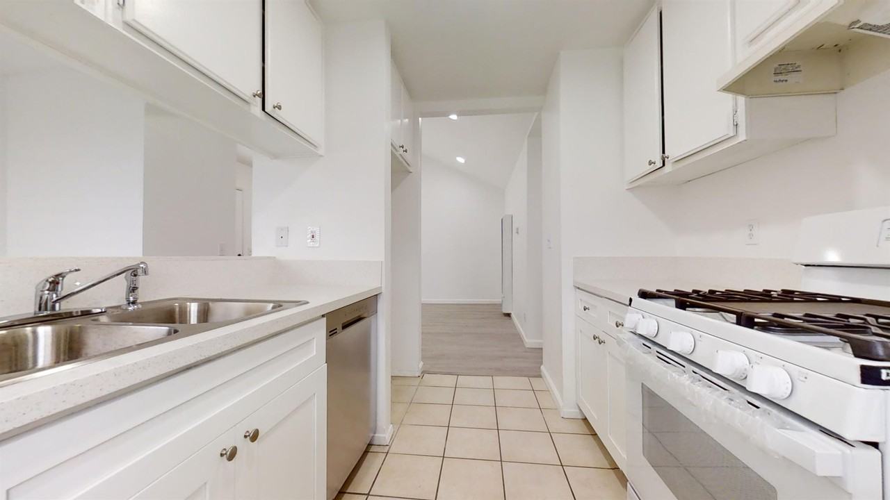 318 Cherry-DK APTS LLC - Photo 2 of 9