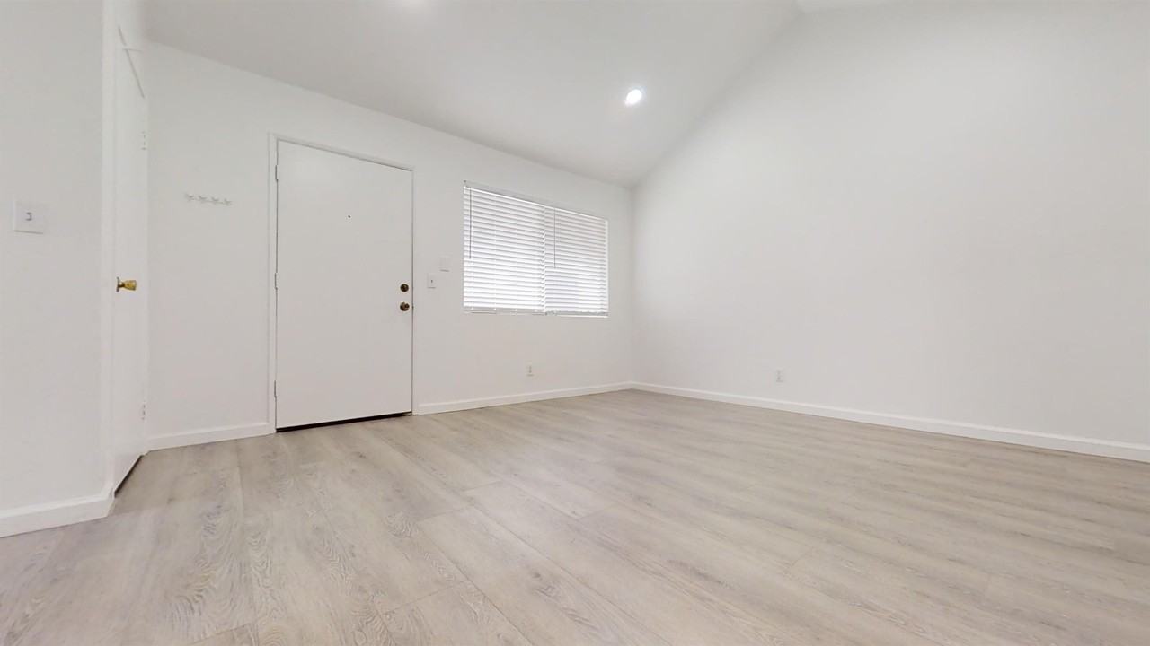 318 Cherry-DK APTS LLC - Photo 3 of 9