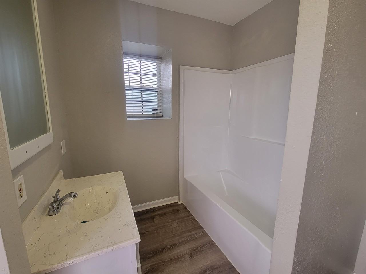 3609 Ave S 1/2 - Photo 5 of 13