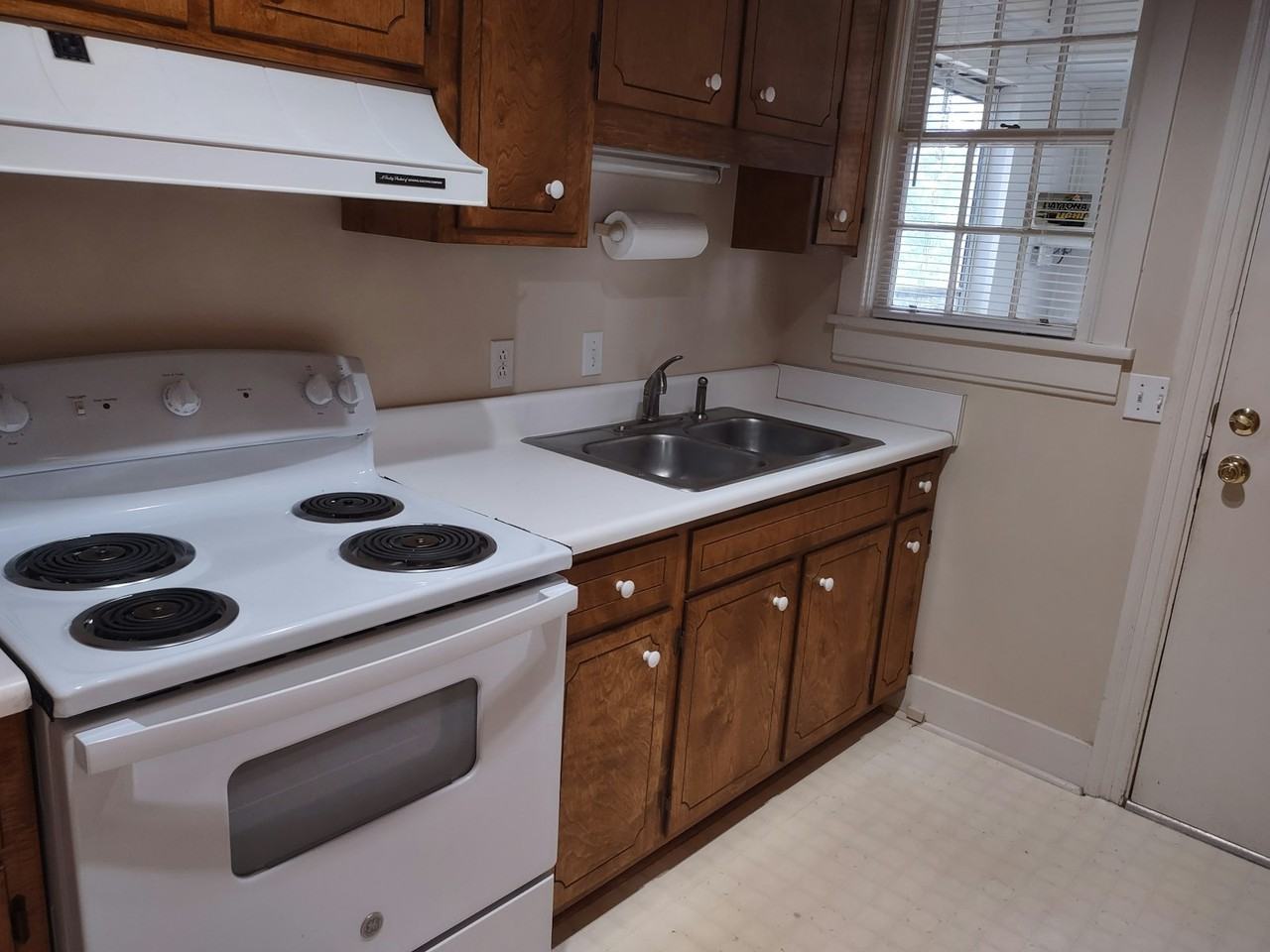 837 Academy Dr - Photo 3 of 10