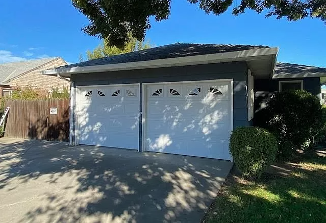 1083 Thompson Ave #1 - Photo 4 of 16