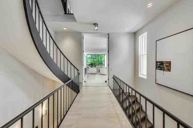 17 E Scott St - Photo 2 of 20