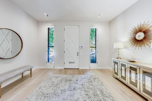 17 E Scott St - Photo 3 of 20