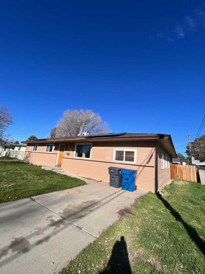 1104 Phelps Dr #1 - Photo 4 of 49