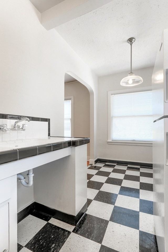 QUEEN ANNE APARTMENTS (SEVA01) - Photo 6 of 30