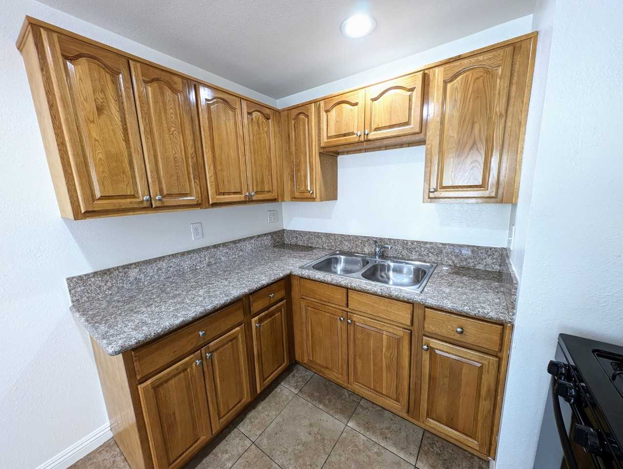 1606 North H Street - Photo 3 of 22