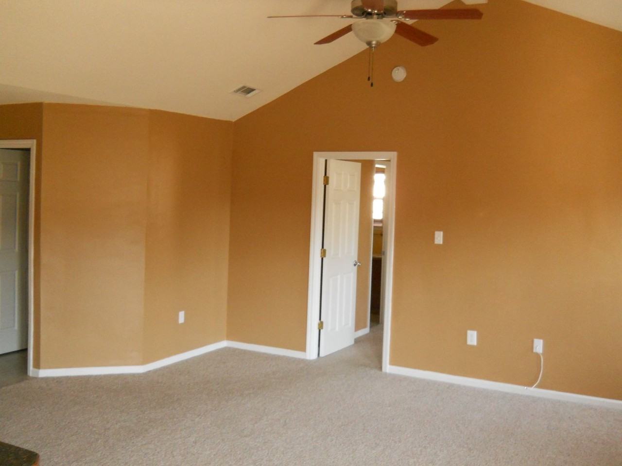 817 Summer Ln - Photo 3 of 46