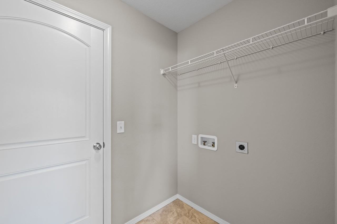 4542 W Tarkio St - Photo 6 of 17