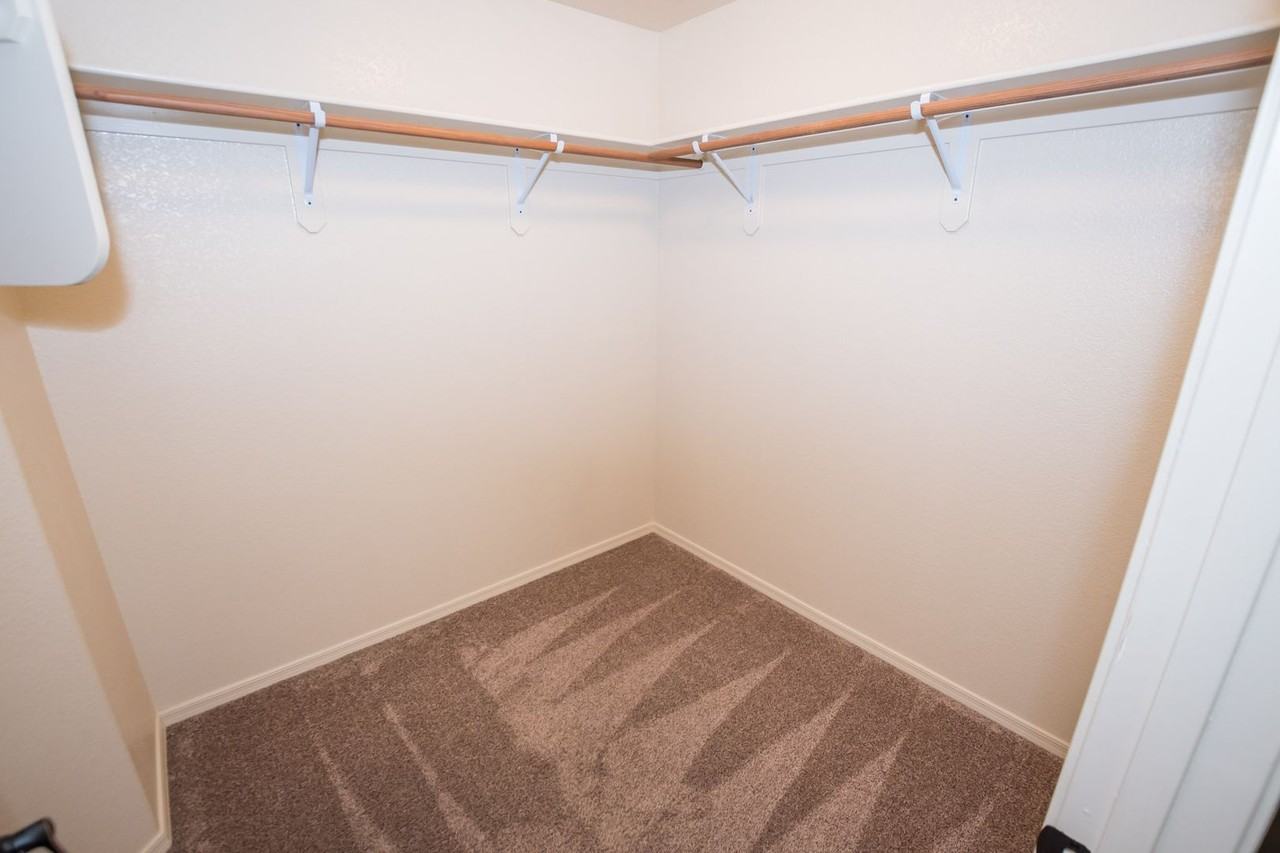 2065 Cascadia Dr - Photo 3 of 37