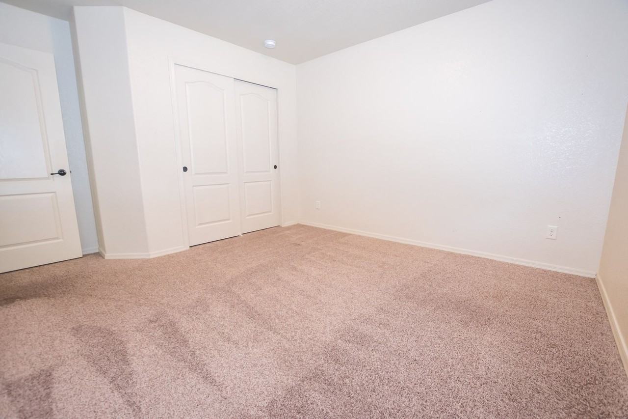 2065 Cascadia Dr - Photo 2 of 37