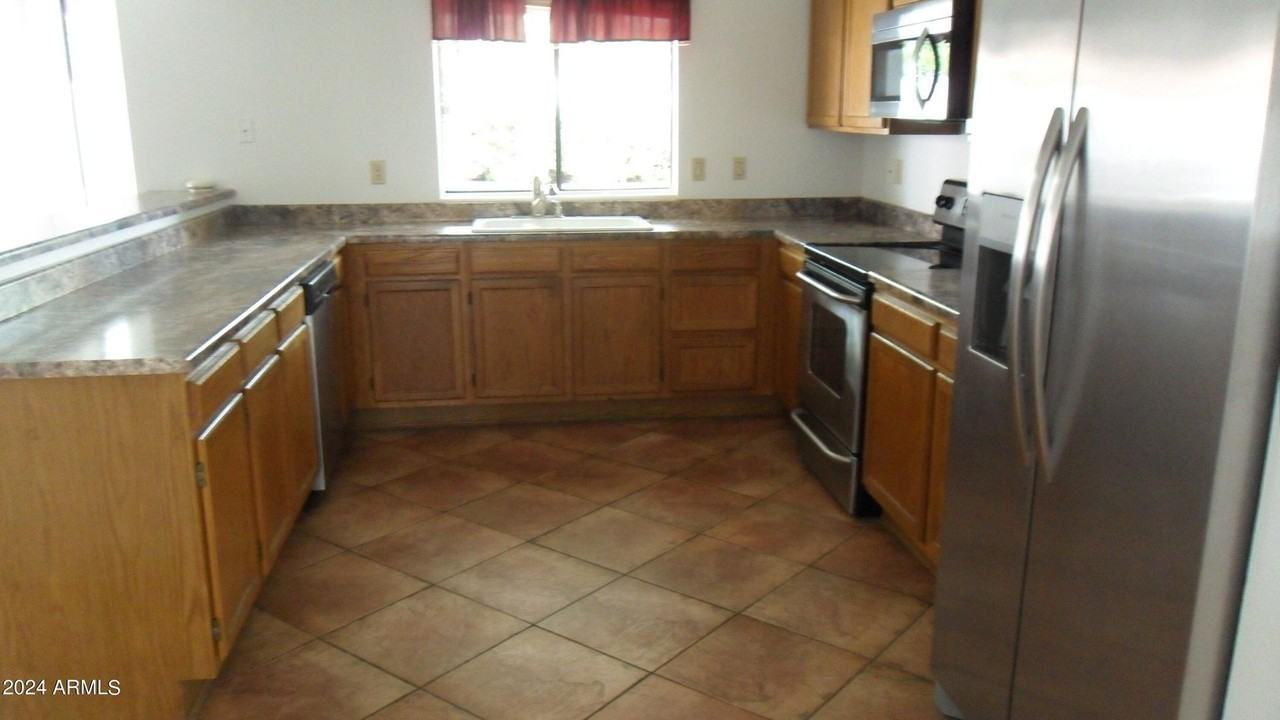 6208 W Sandra Ter - Photo 2 of 5