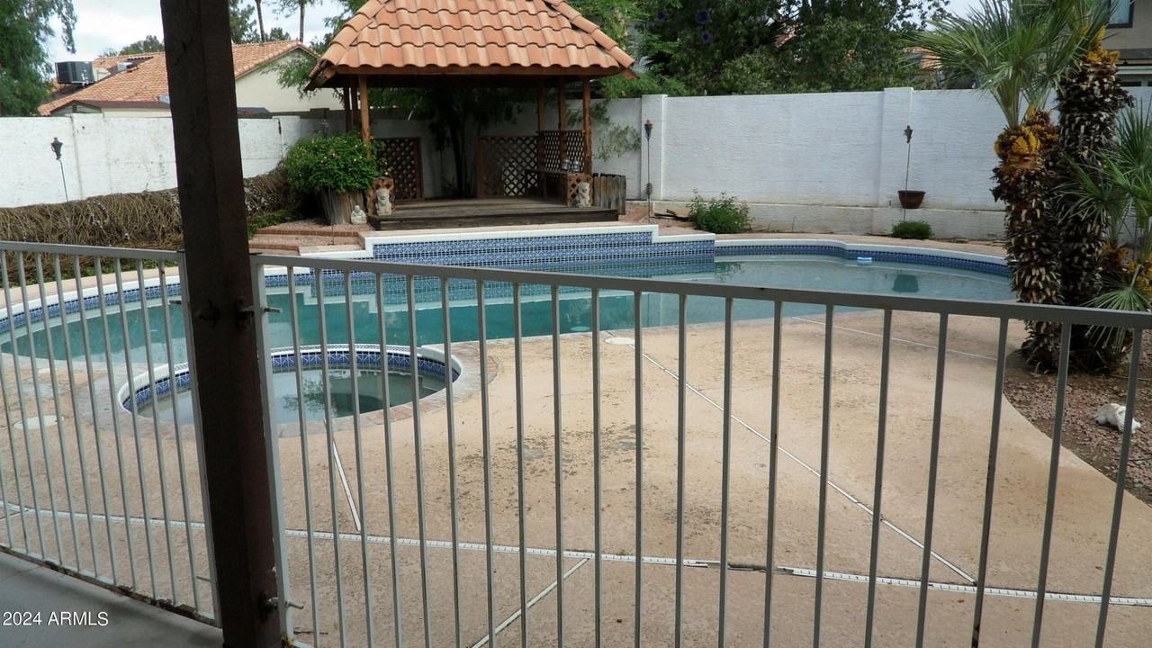 6208 W Sandra Ter - Photo 4 of 5