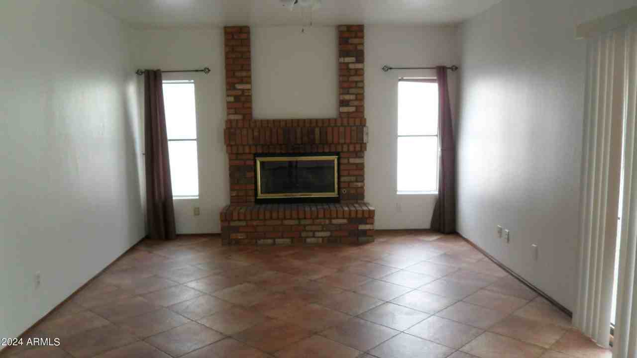6208 W Sandra Ter - Photo 5 of 5