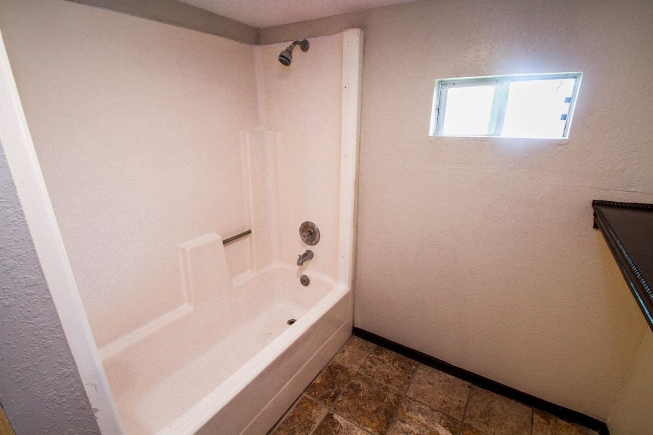 511 Jamaica Dr - Photo 5 of 27