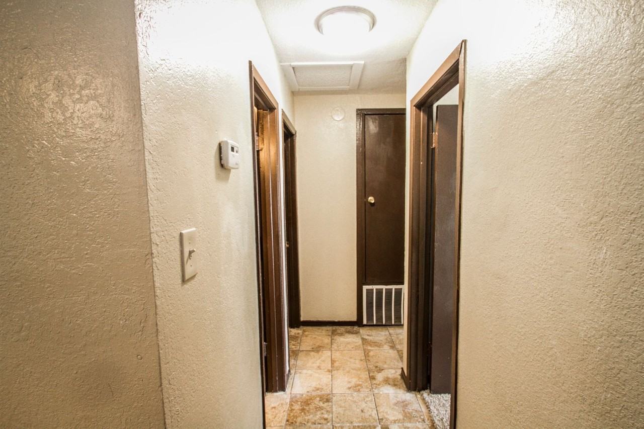 511 Jamaica Dr - Photo 4 of 27