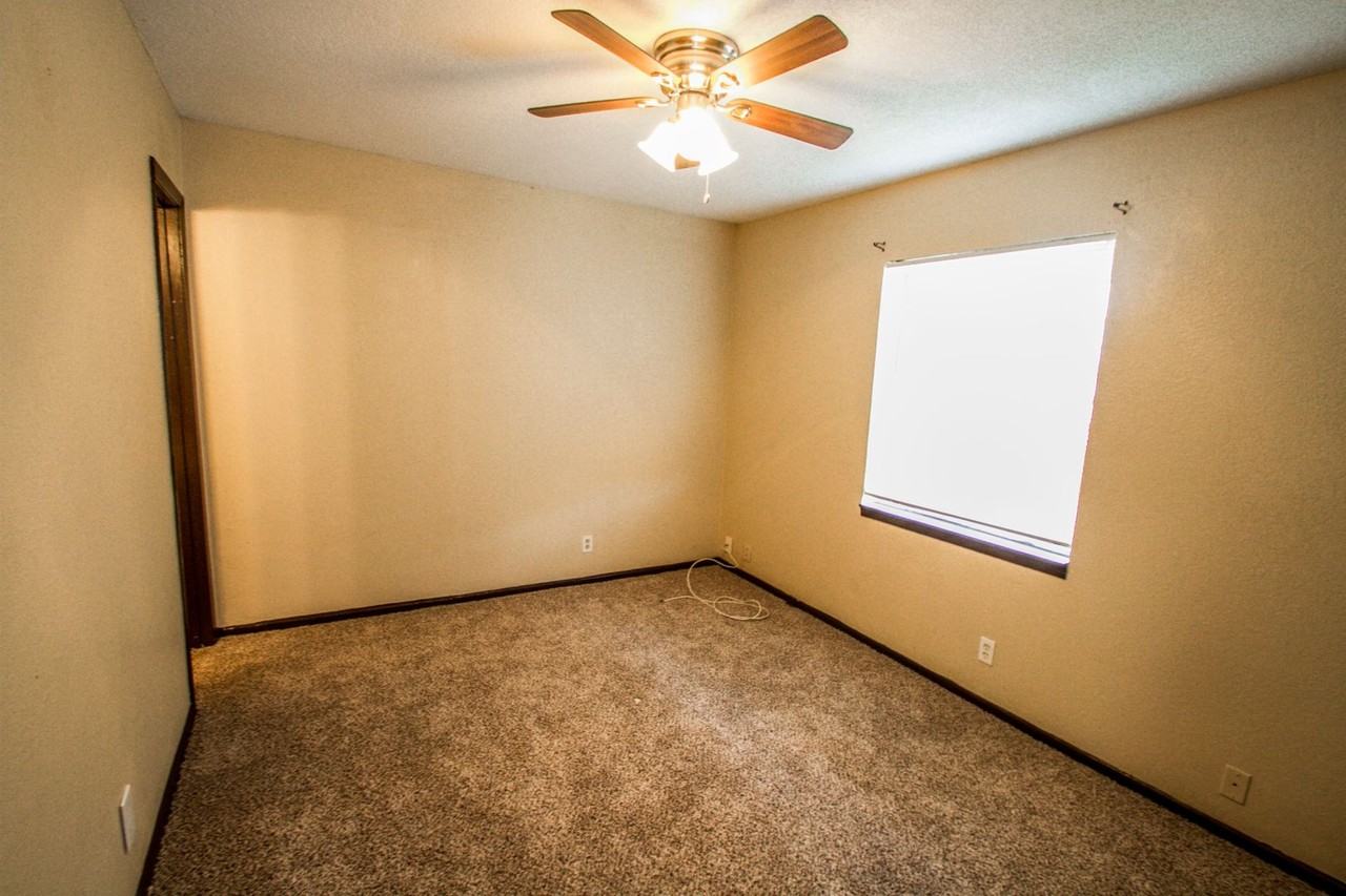 511 Jamaica Dr - Photo 5 of 27