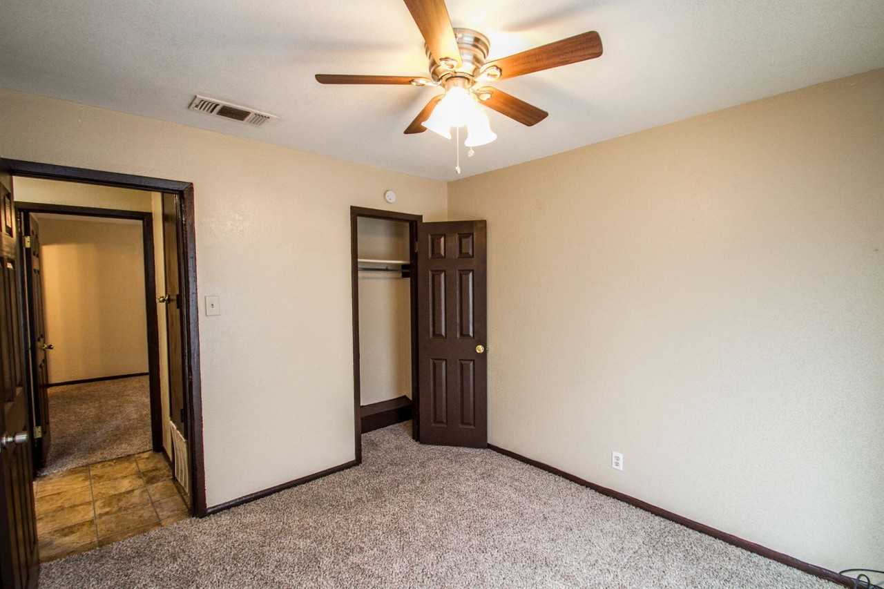 511 Jamaica Dr - Photo 6 of 27
