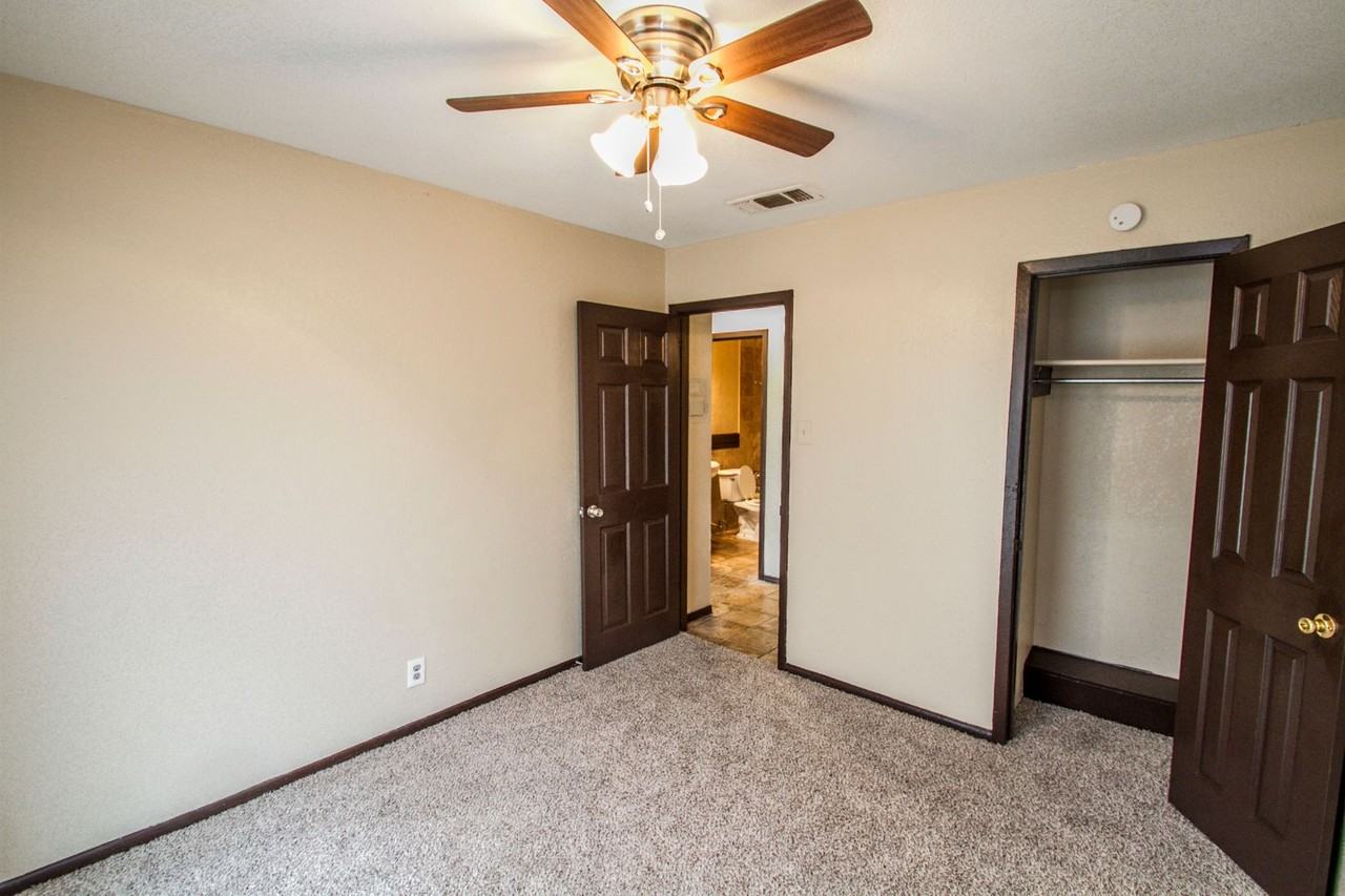 511 Jamaica Dr - Photo 7 of 27