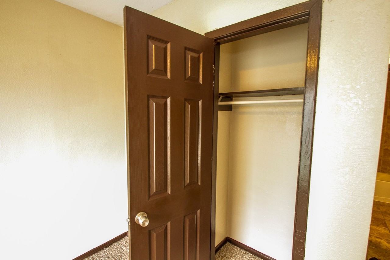 511 Jamaica Dr - Photo 2 of 27