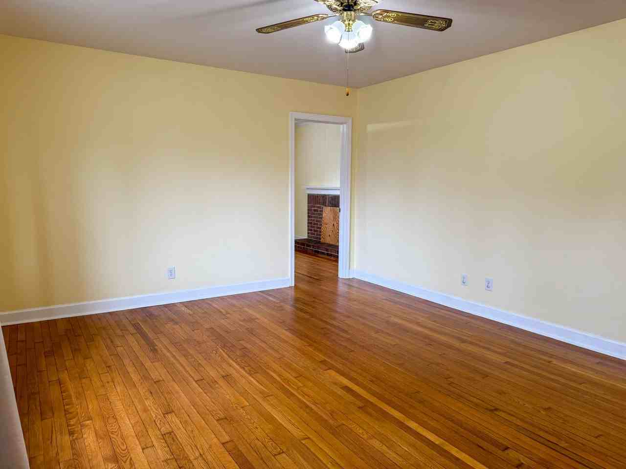 904 Forestview Drive - Photo 3 of 26