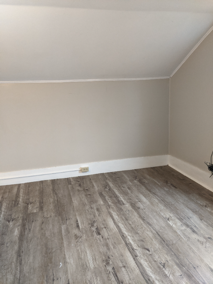 111 E Cayuga St - Photo 3 of 17