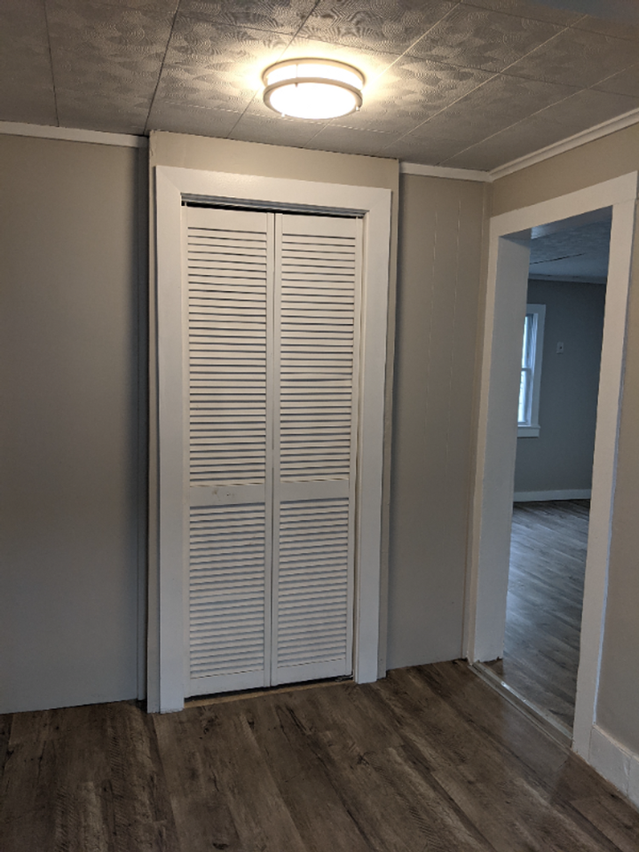 111 E Cayuga St - Photo 7 of 17