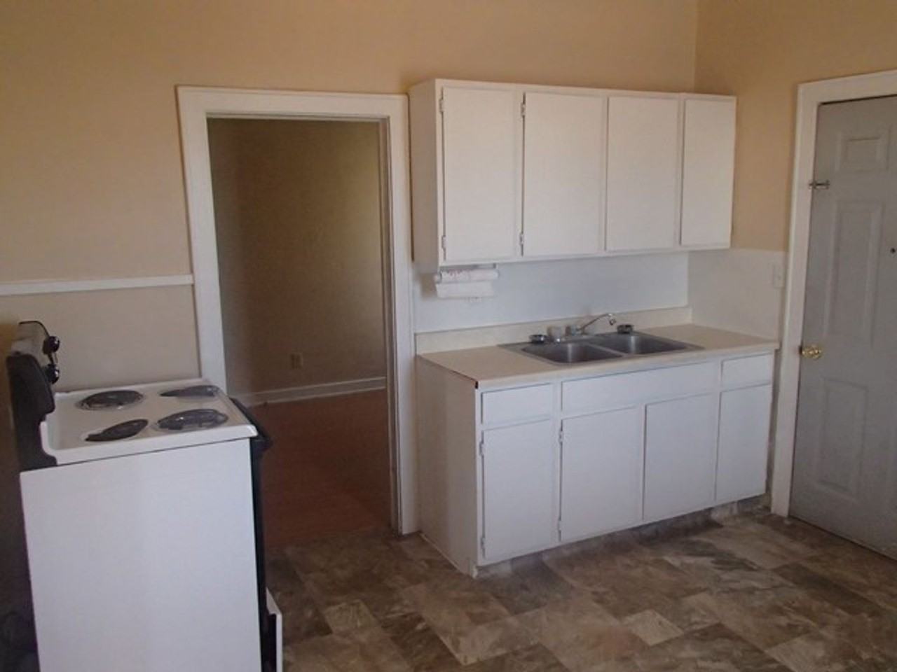 100 W Overand - Photo 3 of 10