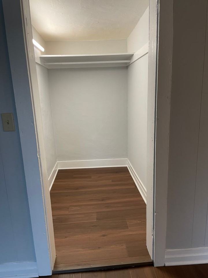 122 E High St - Photo 4 of 6