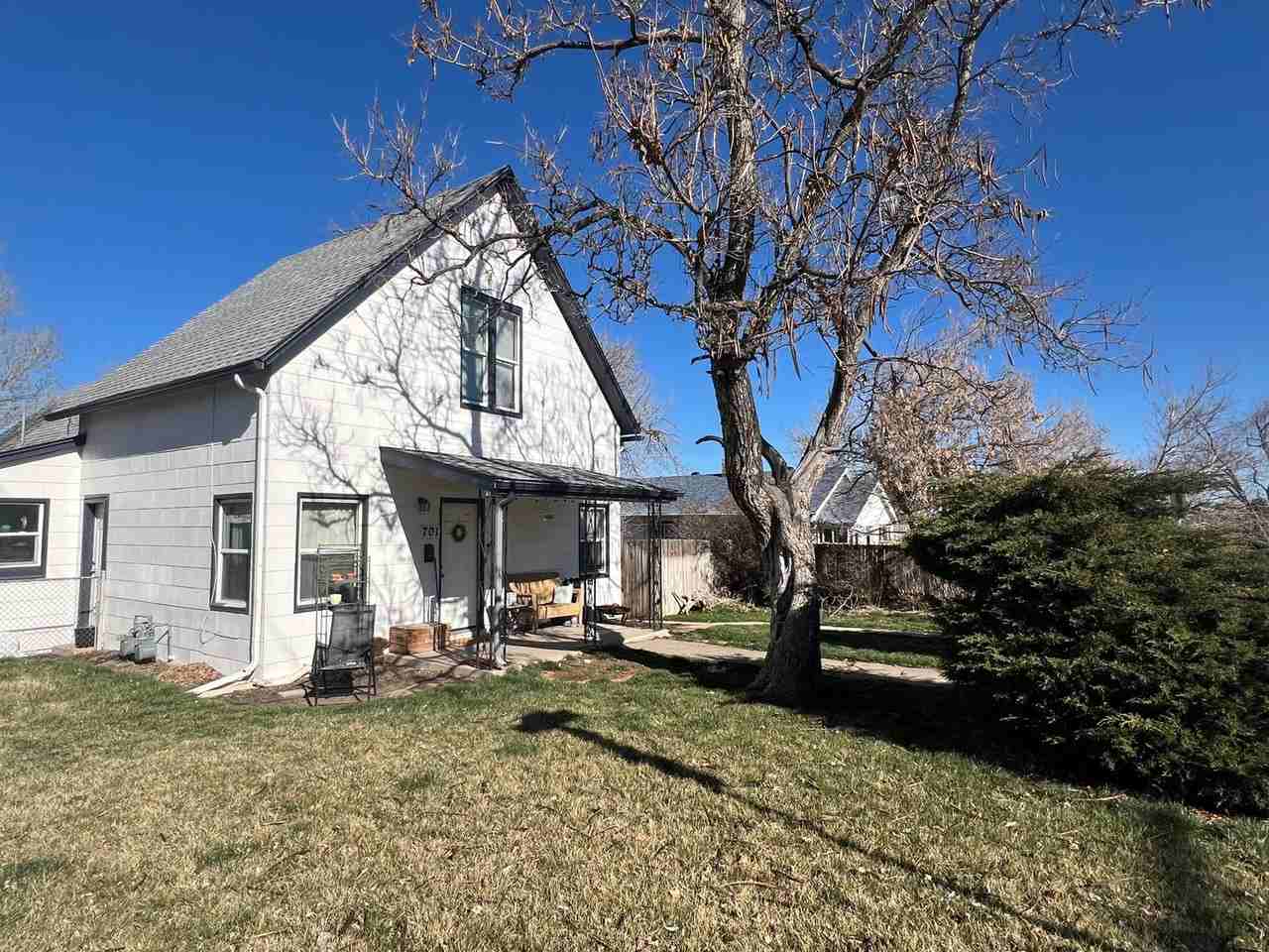 701 Meade St - Photo 2 of 10