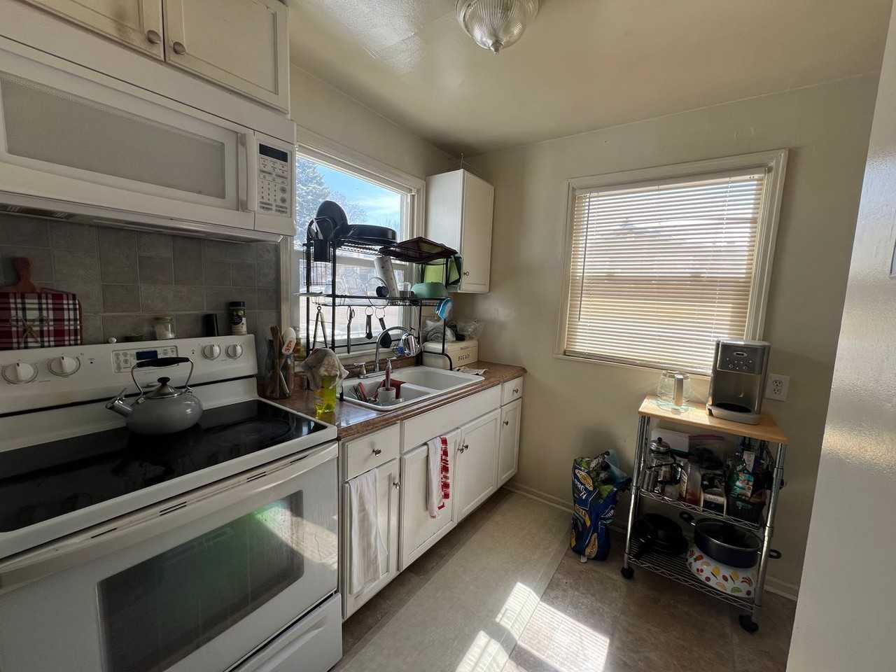 701 Meade St - Photo 3 of 10