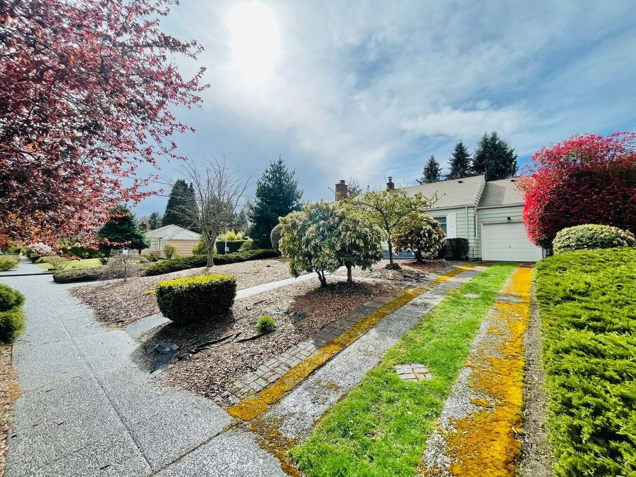 2803 35th Ave W - Photo 3 of 31