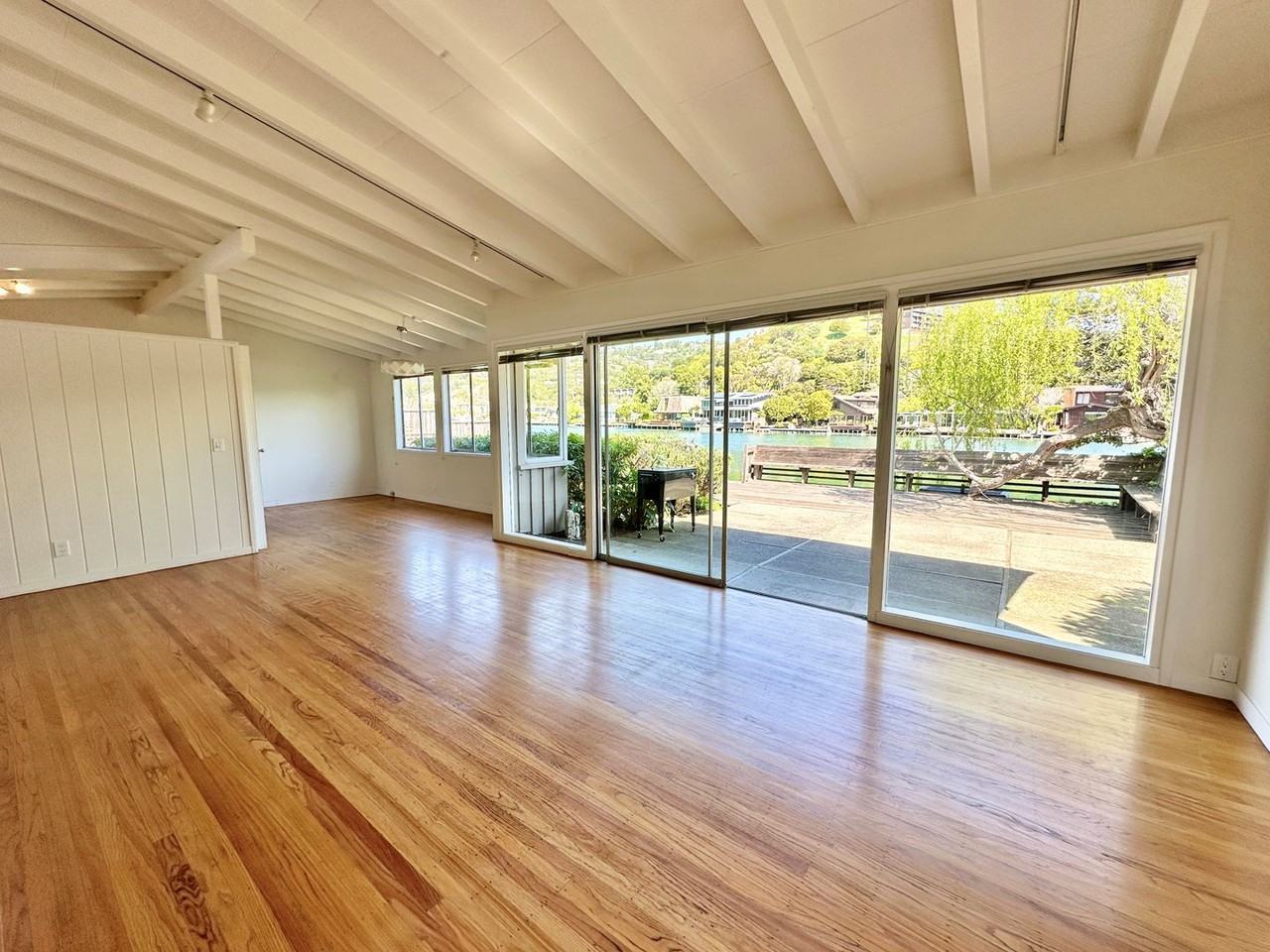 36 Peninsula Rd - Photo 3 of 46