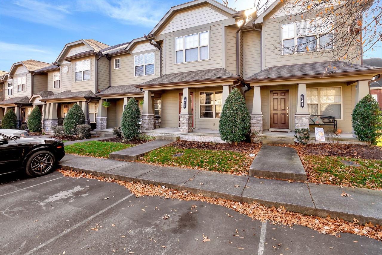 843 S Douglas Ave - Photo 2 of 22