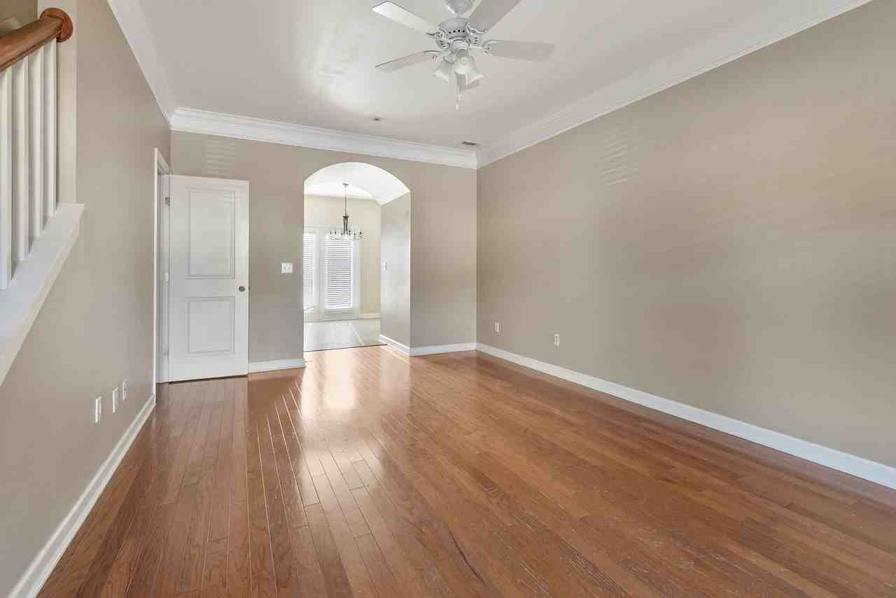 843 S Douglas Ave - Photo 3 of 22