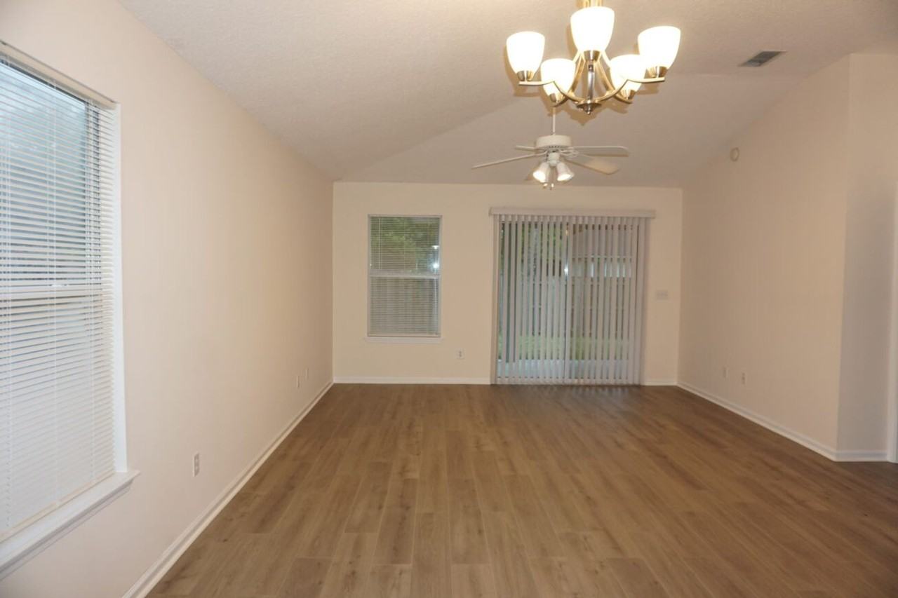908 Buttercup Dr - Photo 2 of 16