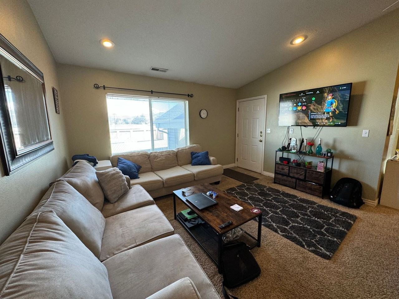 1541 N Riverside Ave #21 - Photo 3 of 17