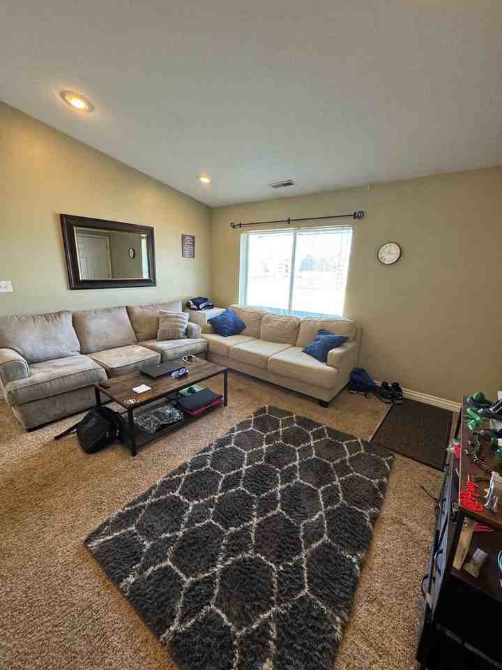 1541 N Riverside Ave #21 - Photo 4 of 17
