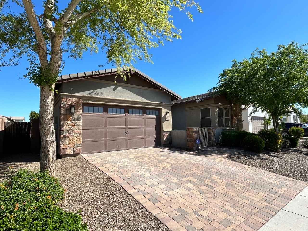 15896 W Cameron Dr - Photo 2 of 18