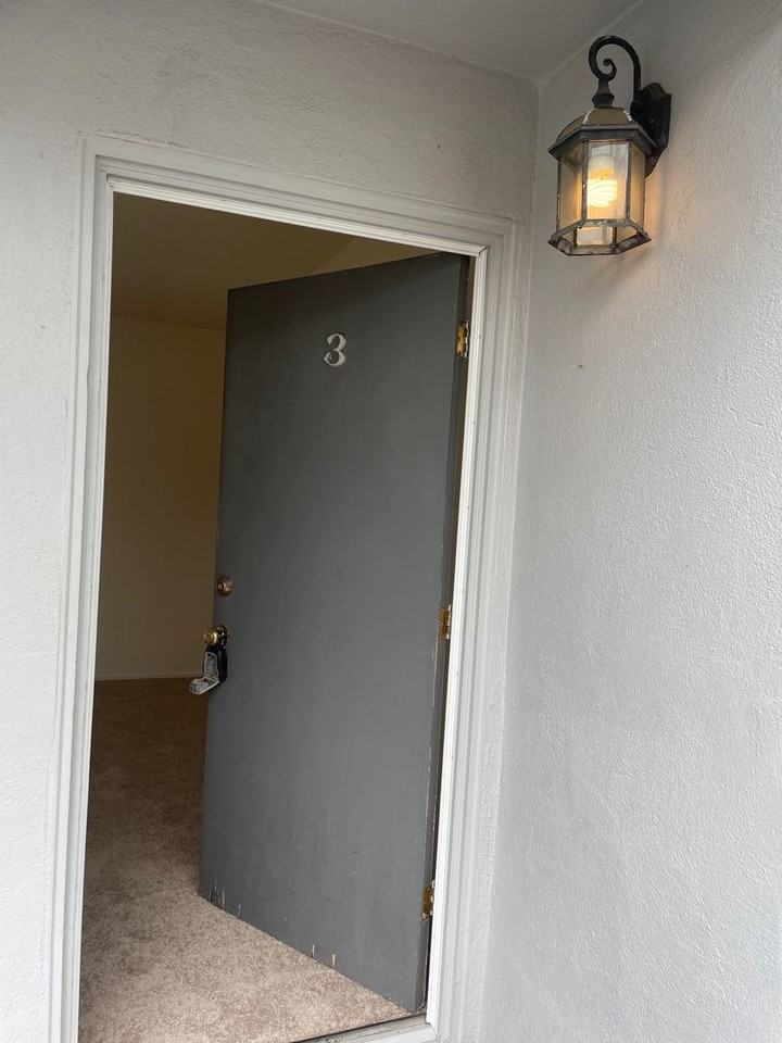 260 Belden St - Photo 3 of 18