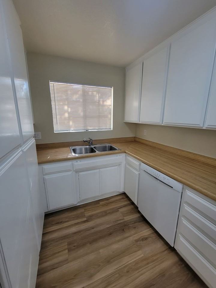 1146 S 8th St - Photo 3 of 10