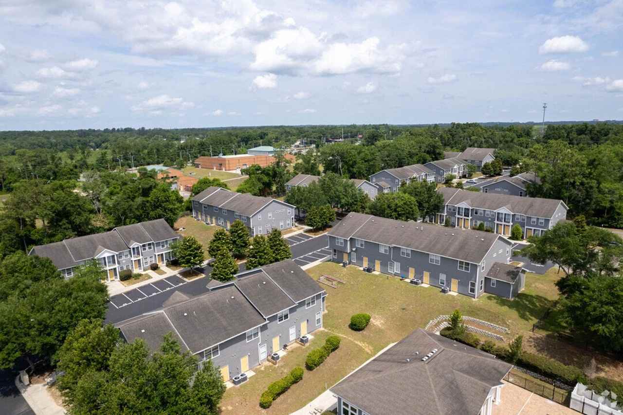 Premier Townhomes @ 1694 - Photo 4 of 7