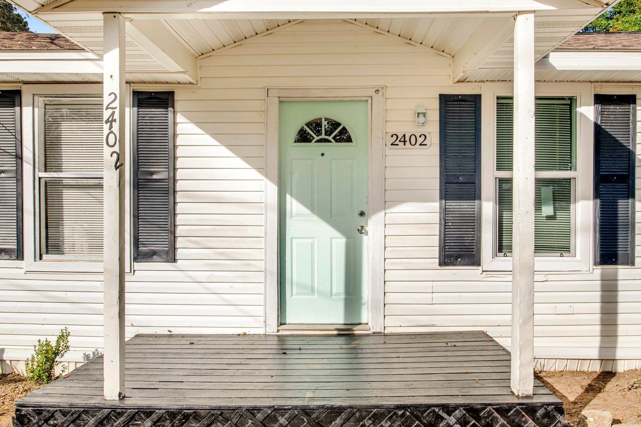 2402 W Blount St - Photo 2 of 9