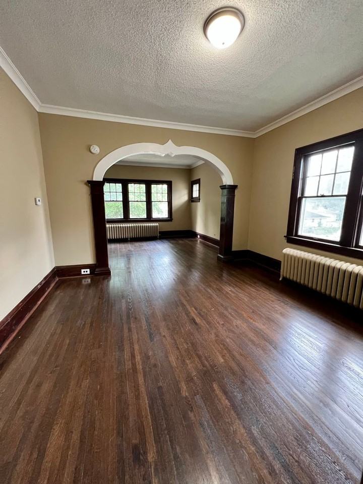 1917 Newton Ave N - Photo 2 of 10