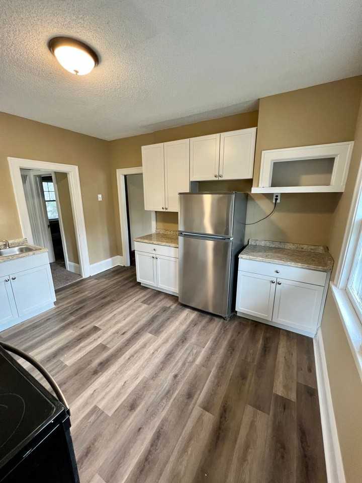 1917 Newton Ave N - Photo 3 of 10