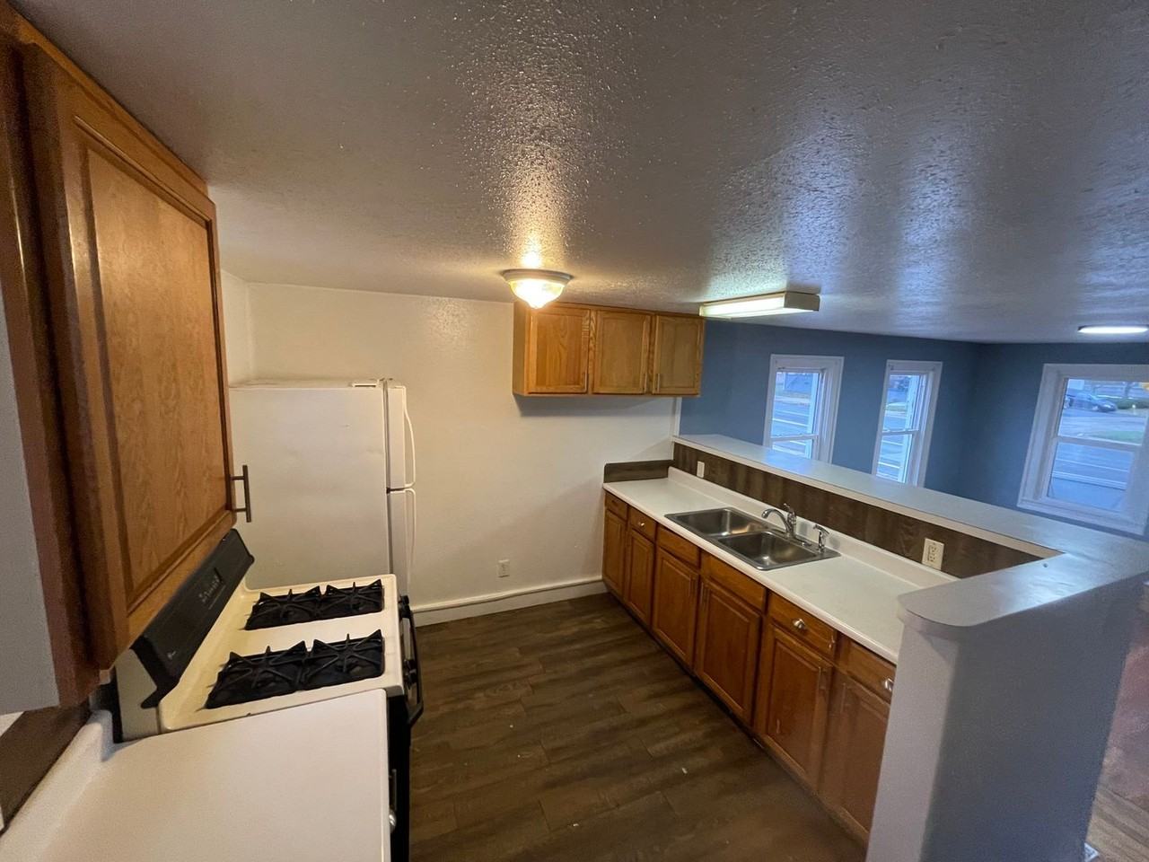 1512 S Burdick St - Photo 3 of 13