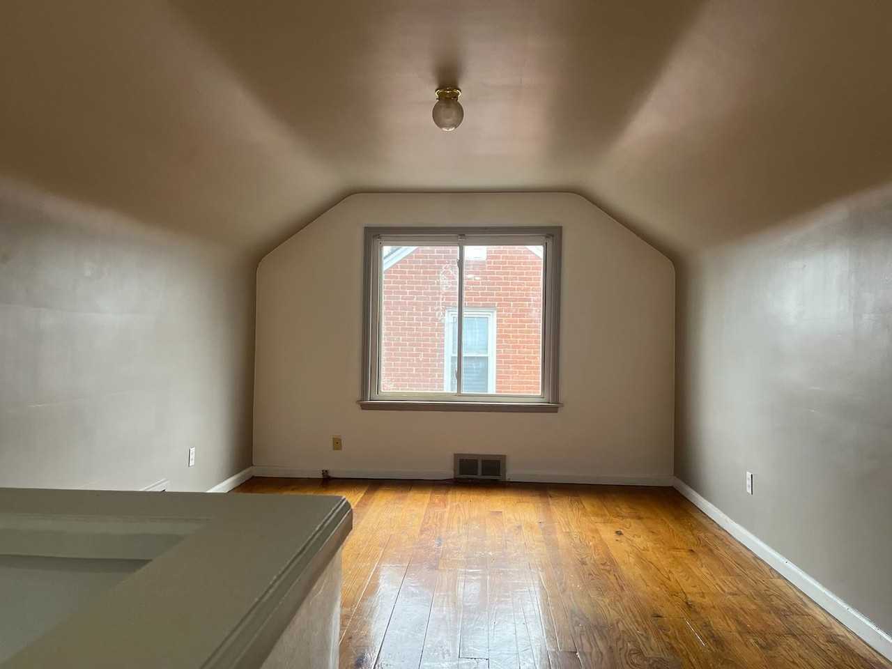 10838 Somerset Avenue - Photo 7 of 13