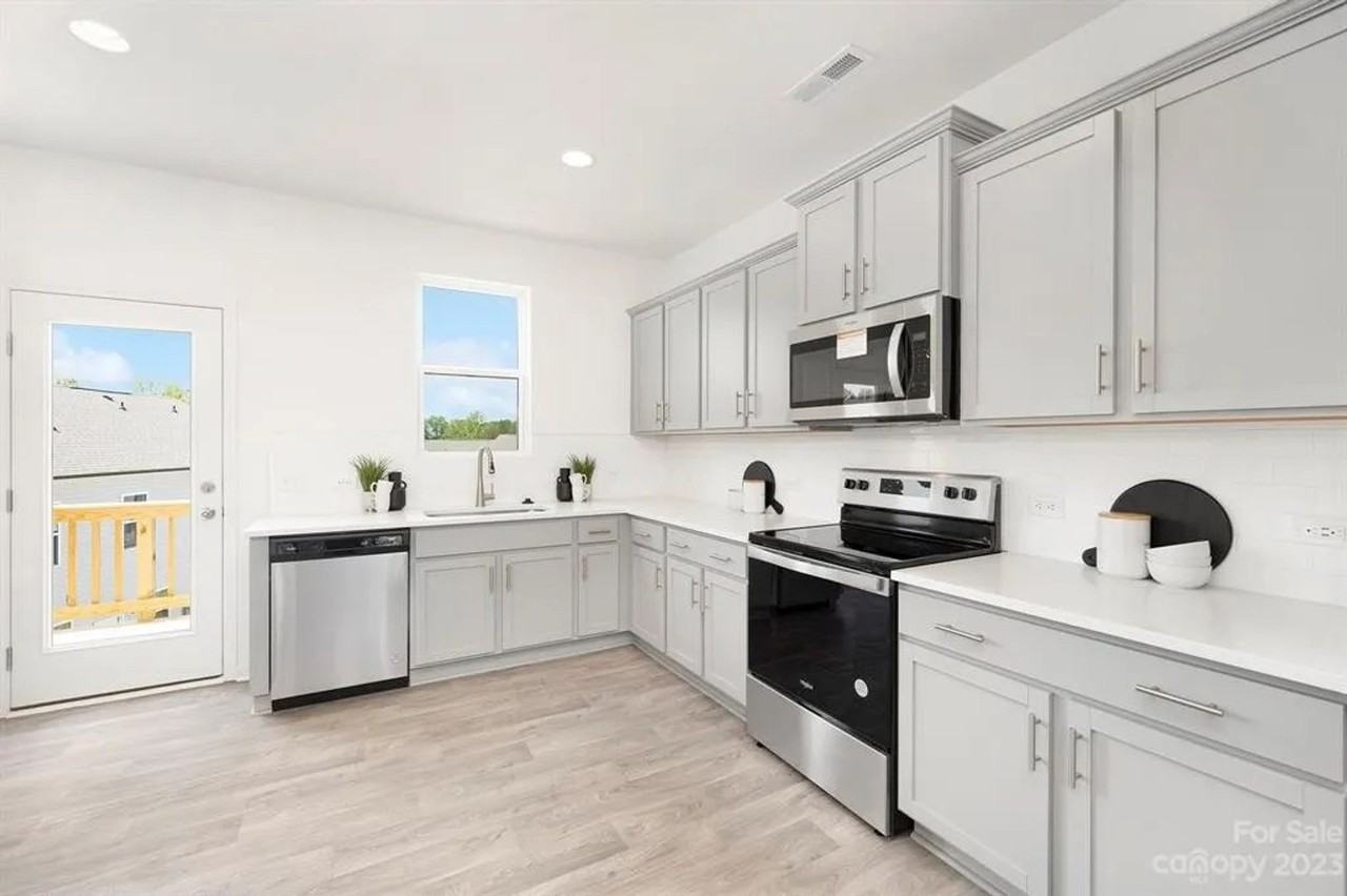 15128 Scoter St - Photo 3 of 15